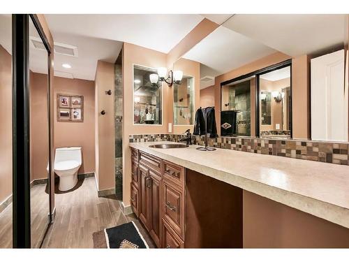 1115 45 Street Sw, Calgary, AB - Indoor Photo Showing Bathroom