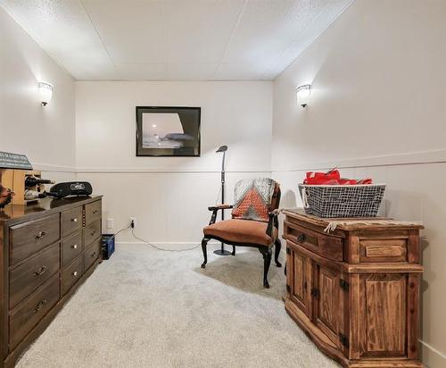 1115 45 Street Sw, Calgary, AB - Indoor Photo Showing Bathroom