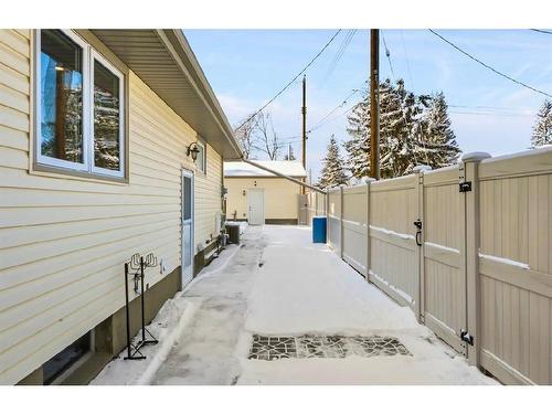 1115 45 Street Sw, Calgary, AB - Outdoor With Exterior