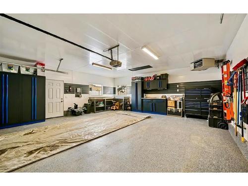 1115 45 Street Sw, Calgary, AB - Indoor Photo Showing Garage