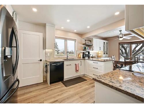 1115 45 Street Sw, Calgary, AB - Indoor Photo Showing Kitchen With Upgraded Kitchen