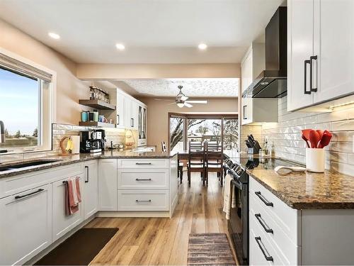 1115 45 Street Sw, Calgary, AB - Indoor Photo Showing Kitchen