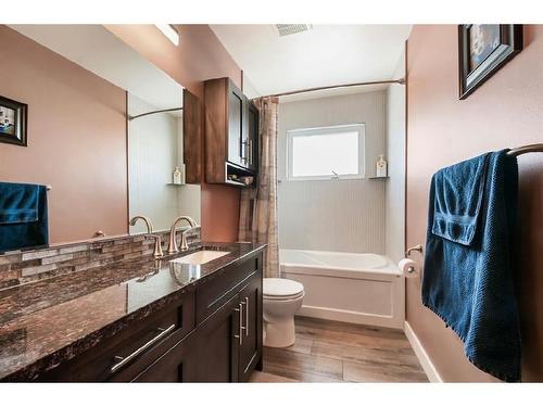 1115 45 Street Sw, Calgary, AB - Indoor Photo Showing Bathroom