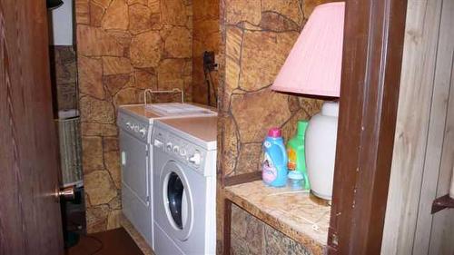 112 Berkley Way Nw, Calgary, AB - Indoor Photo Showing Laundry Room