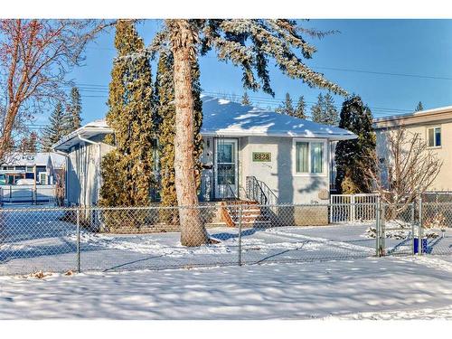 8828 47 Avenue Nw, Calgary, AB - Outdoor