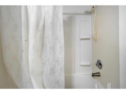 92 Covington Rise Ne, Calgary, AB - Indoor Photo Showing Bathroom