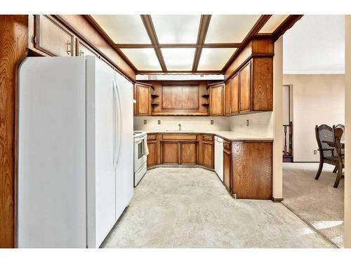 104 Hawkwood Crescent Nw, Calgary, AB - Indoor Photo Showing Kitchen