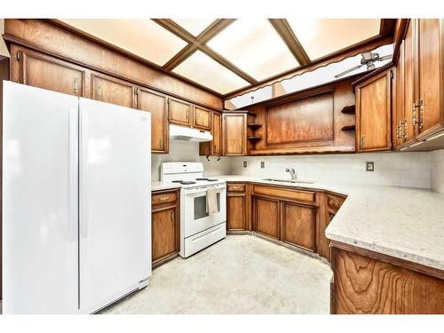 104 Hawkwood Crescent Nw, Calgary, AB - Indoor Photo Showing Kitchen