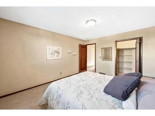 104 Hawkwood Crescent Nw, Calgary, AB - Indoor Photo Showing Bedroom