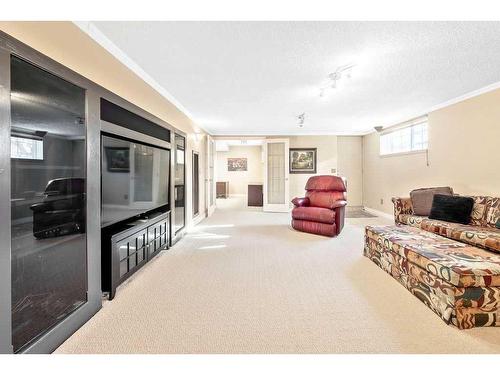 104 Hawkwood Crescent Nw, Calgary, AB - Indoor