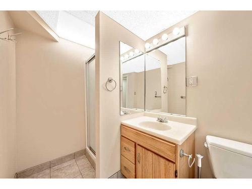 104 Hawkwood Crescent Nw, Calgary, AB - Indoor Photo Showing Bathroom