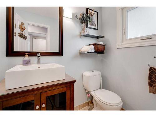 16 Ranchridge Crescent Nw, Calgary, AB - Indoor Photo Showing Bathroom