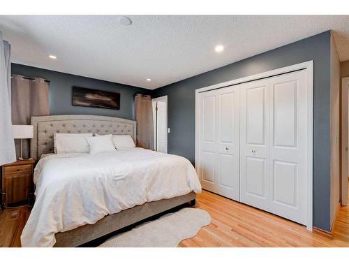 16 Ranchridge Crescent Nw, Calgary, AB - Indoor Photo Showing Bedroom