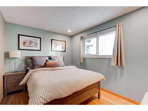 16 Ranchridge Crescent Nw, Calgary, AB - Indoor Photo Showing Bedroom