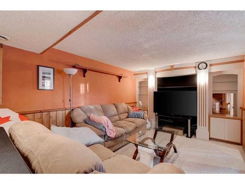 16 Ranchridge Crescent Nw, Calgary, AB - Indoor Photo Showing Living Room