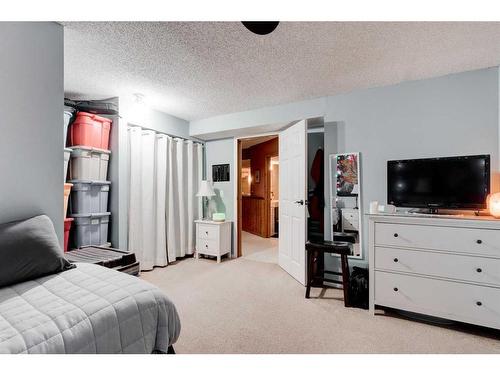 16 Ranchridge Crescent Nw, Calgary, AB - Indoor Photo Showing Bedroom