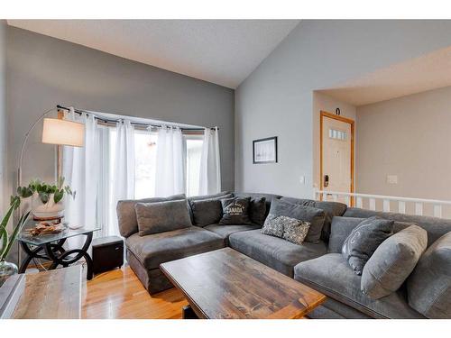 16 Ranchridge Crescent Nw, Calgary, AB - Indoor Photo Showing Living Room