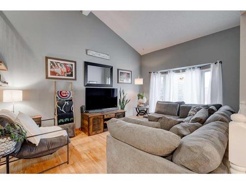 16 Ranchridge Crescent Nw, Calgary, AB - Indoor Photo Showing Living Room