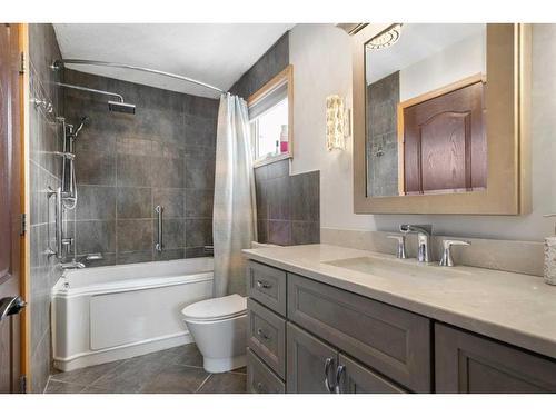 3 Rivervalley Place Se, Calgary, AB - Indoor Photo Showing Bathroom