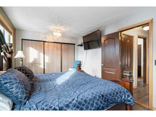 3 Rivervalley Place Se, Calgary, AB - Indoor Photo Showing Bedroom