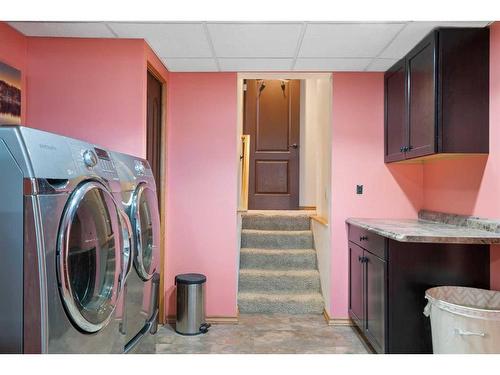 3 Rivervalley Place Se, Calgary, AB - Indoor Photo Showing Laundry Room