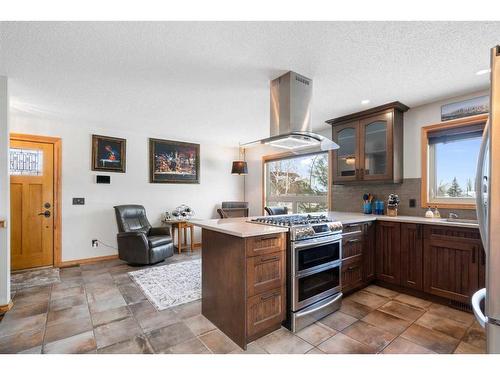 3 Rivervalley Place Se, Calgary, AB - Indoor Photo Showing Kitchen