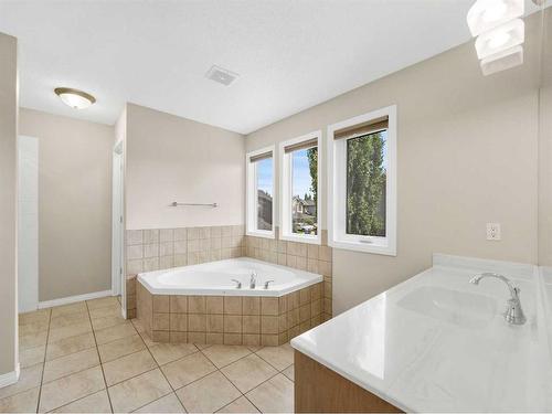 21 Cranwell Square Se, Calgary, AB - Indoor Photo Showing Bathroom