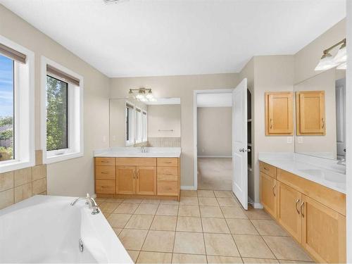 21 Cranwell Square Se, Calgary, AB - Indoor Photo Showing Bathroom