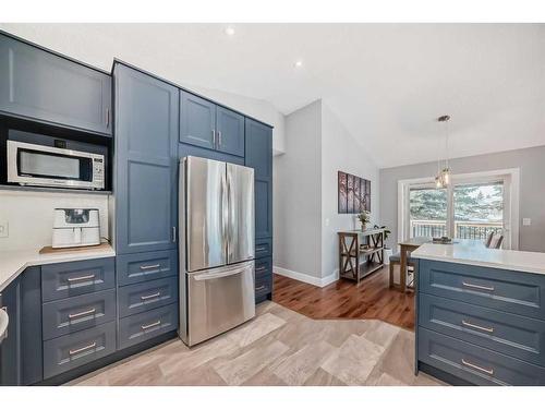 50 Somercrest Circle Sw, Calgary, AB - Indoor Photo Showing Kitchen