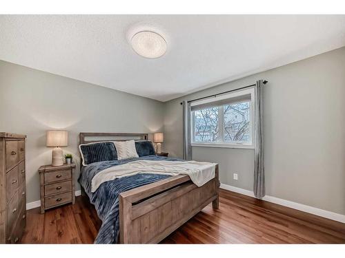 50 Somercrest Circle Sw, Calgary, AB - Indoor Photo Showing Bedroom