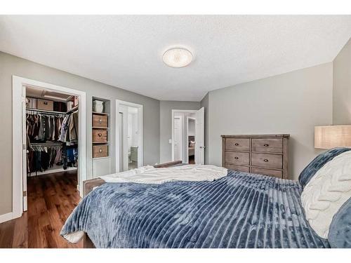 50 Somercrest Circle Sw, Calgary, AB - Indoor Photo Showing Bedroom