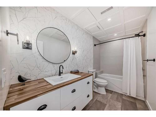 50 Somercrest Circle Sw, Calgary, AB - Indoor Photo Showing Bathroom