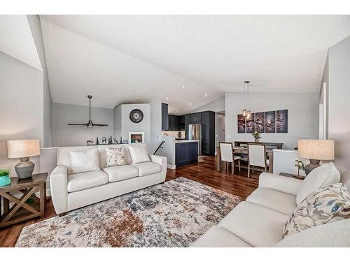 50 Somercrest Circle Sw, Calgary, AB - Indoor Photo Showing Living Room