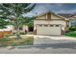 86 Hawkdale Circle NW Calgary, AB T3G 5L5