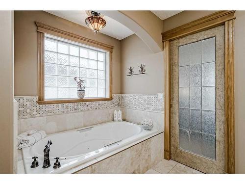 191 Rocky Ridge Landing Nw, Calgary, AB - Indoor Photo Showing Bathroom