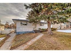 15 Harlow Avenue NW Calgary, AB T2K 2G2