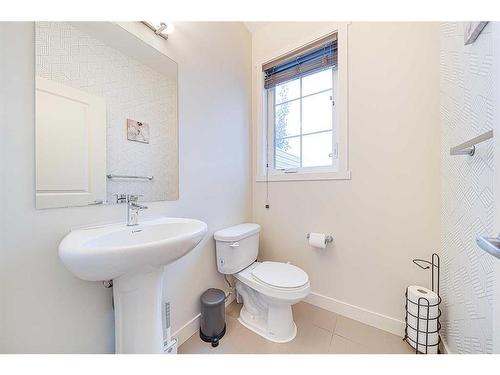 226 Nolanfield Villas Nw, Calgary, AB - Indoor Photo Showing Bathroom