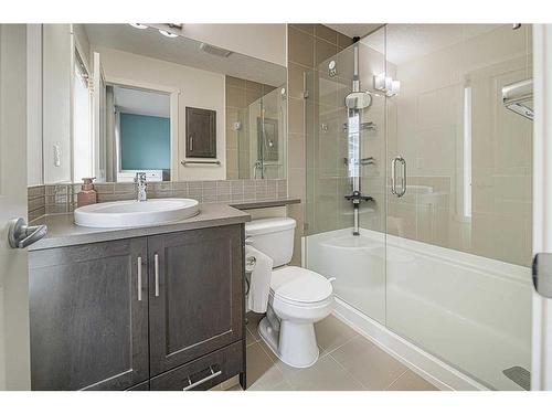 226 Nolanfield Villas Nw, Calgary, AB - Indoor Photo Showing Bathroom