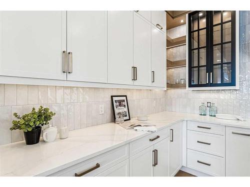 1618 Bowness Road Nw, Calgary, AB - Indoor Photo Showing Kitchen