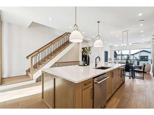 1618 Bowness Road Nw, Calgary, AB - Indoor Photo Showing Kitchen With Upgraded Kitchen