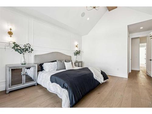 1618 Bowness Road Nw, Calgary, AB - Indoor Photo Showing Bedroom