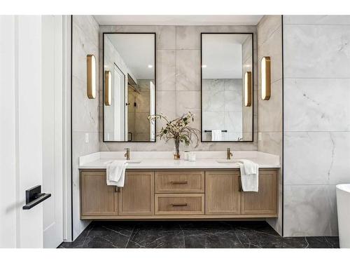 1618 Bowness Road Nw, Calgary, AB - Indoor Photo Showing Bathroom