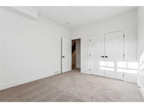 1618 Bowness Road Nw, Calgary, AB - Indoor Photo Showing Other Room