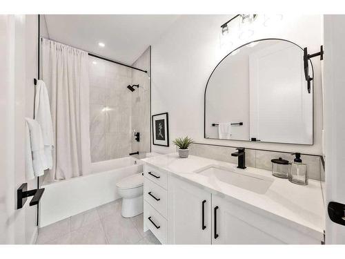 3115 13 Avenue Sw, Calgary, AB - Indoor Photo Showing Bathroom