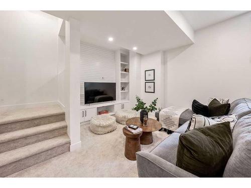 3115 13 Avenue Sw, Calgary, AB - Indoor Photo Showing Living Room