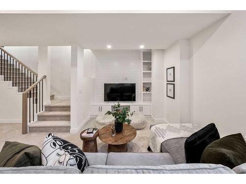 3115 13 Avenue Sw, Calgary, AB - Indoor Photo Showing Living Room