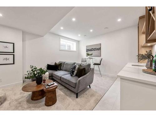 3115 13 Avenue Sw, Calgary, AB - Indoor Photo Showing Living Room