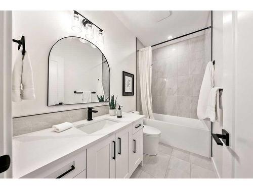 3115 13 Avenue Sw, Calgary, AB - Indoor Photo Showing Bathroom