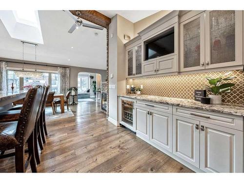 528 14 Avenue Ne, Calgary, AB - Indoor Photo Showing Kitchen With Upgraded Kitchen