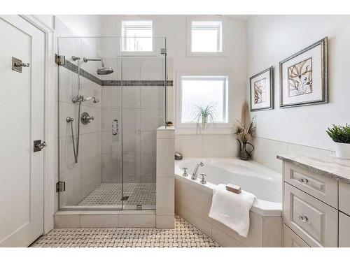 528 14 Avenue Ne, Calgary, AB - Indoor Photo Showing Bathroom